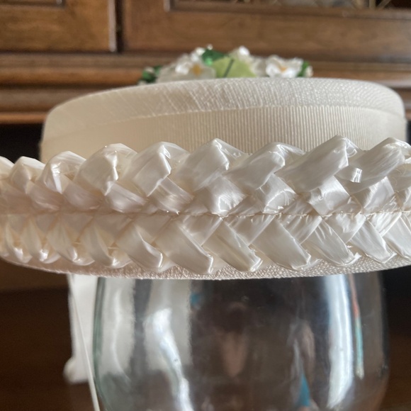VINTAGE Beige Ladies/Child Hat Midcentury style hat Easter Bonnet 20" diameter - Picture 3 of 8